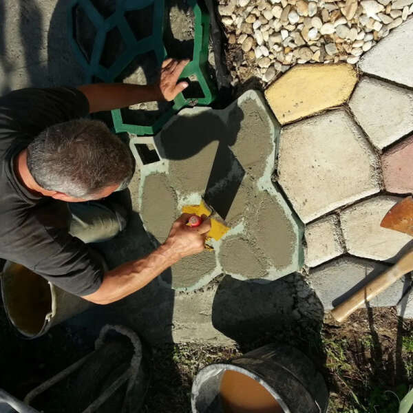 Stoney - Mold for stone paths