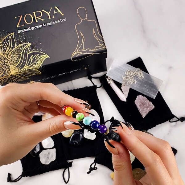 Zorya - A box with natural stones for chakras